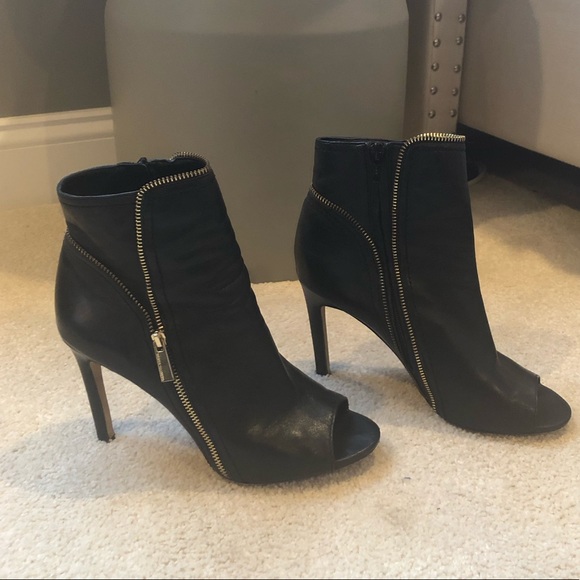 Banana Republic Shoes - Banana Republic Leather Heels
